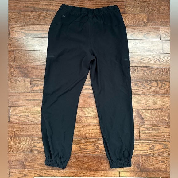 Lululemon Relaxed Mid-Rise Cargo Pant - Picture 7 of 10